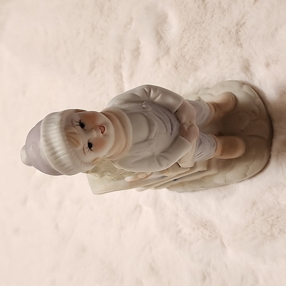 VINTAGE PORCELINE CHRISTMAS FIGURINE. - Picture 1 of 8